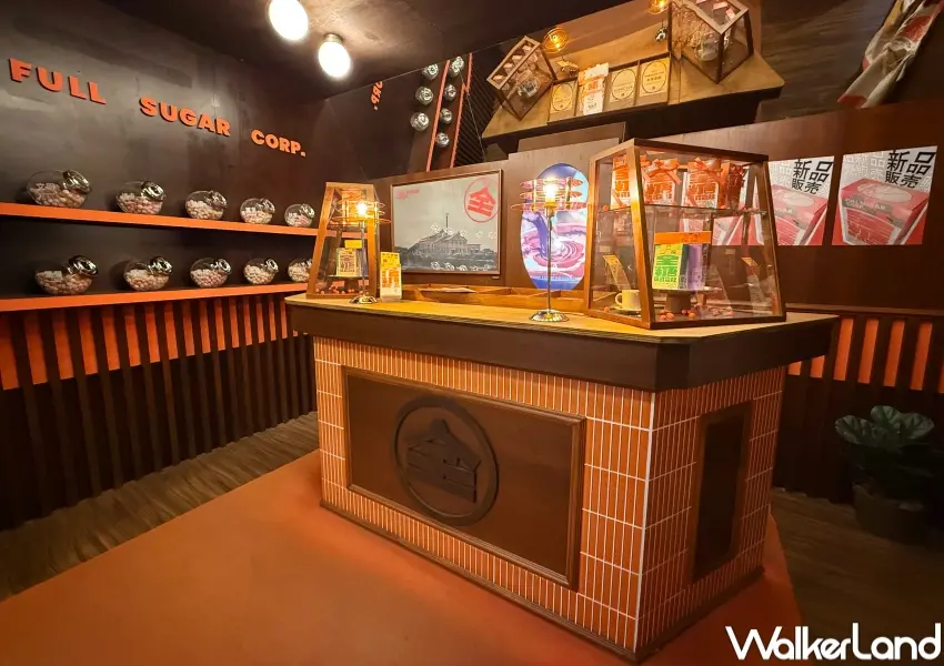 ▲大稻埕展覽全糖株式會社特展打造昭和復古糖果店場景。(攝影:鄭亦庭)