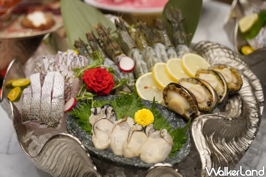 ▲「采月鍋品」冬季雙人套餐以澎湖鮮魚片、台東草蝦、日本牡蠣、九孔鮑等新鮮海味打造豐盛海陸組合。(攝影:楊婷雅)