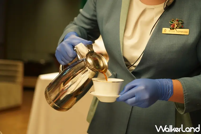 ▲提前預約「采月鍋品」,饕客可先試飲三款湯底,再依喜好選擇。(攝影:楊婷雅)