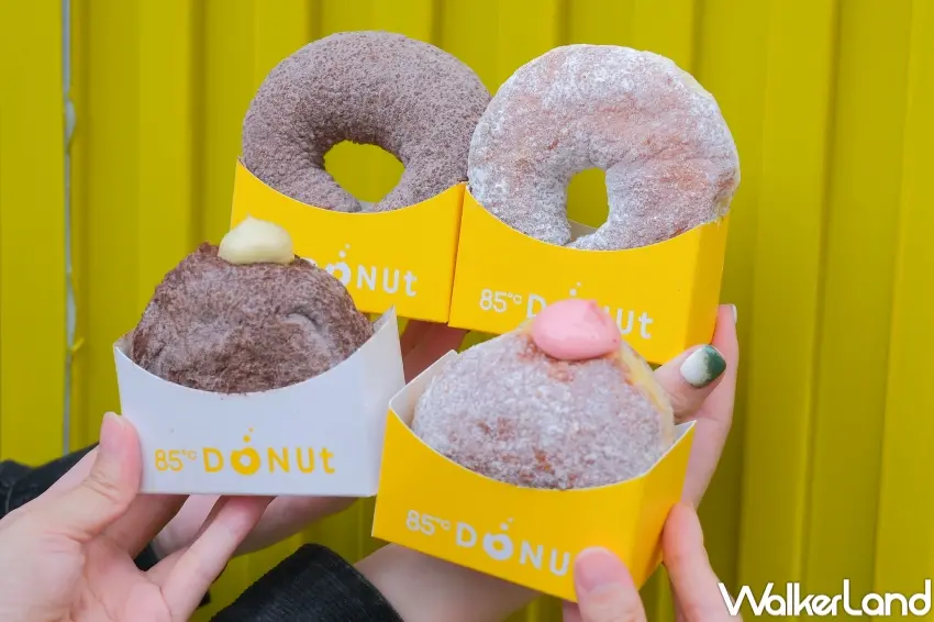 ▲85℃爆餡甜甜圈有開心果、焦糖海鹽等口味，每顆60元起。（攝影：張人尹）