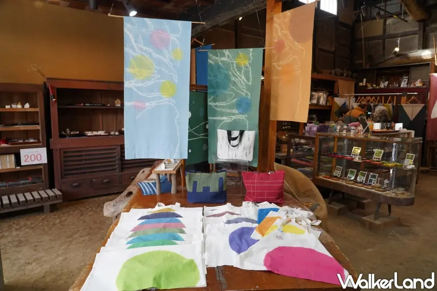 ▲「勝山町」百家店鋪的暖簾皆出自。（攝影：楊婷雅）