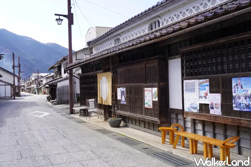 ▲「勝山町」百家店鋪各具特色，因此又稱「暖簾老街」。（攝影：楊婷雅）