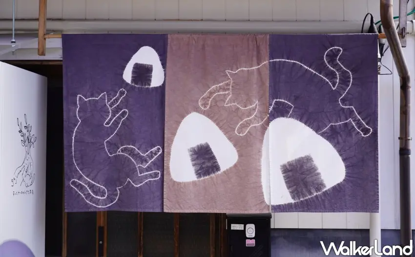 ▲欣賞各家店鋪的暖簾，是在勝山町老街散步的一大樂趣。（攝影：楊婷雅）