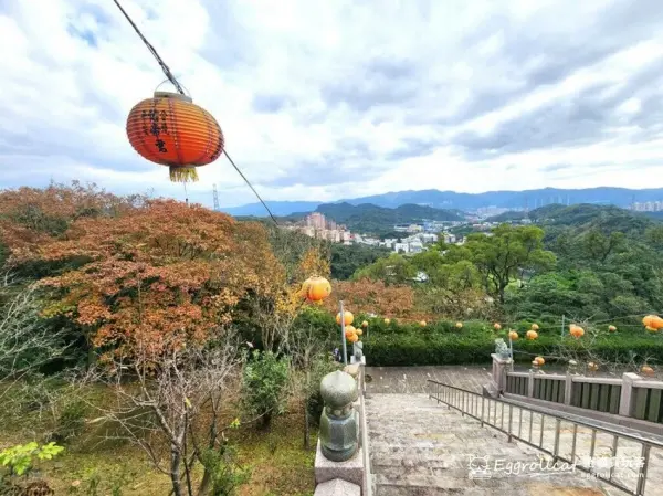 ▲新北楓葉觀賞景點推薦汐止拱北殿,新北賞楓景點必訪打卡點。