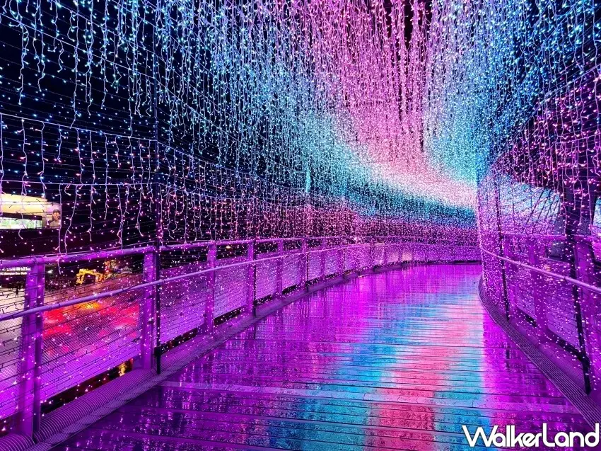 ▲2025新北耶誕城免費耶誕市集逛完,別忘了來拍光廊。(攝影:張人尹)