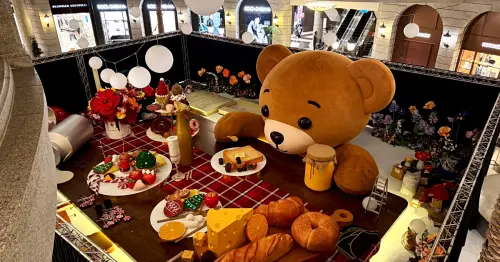 台北 BELLAVITA 巨型熊熊聖誕裝置登場！信義區免費打卡景點夢幻亮相。