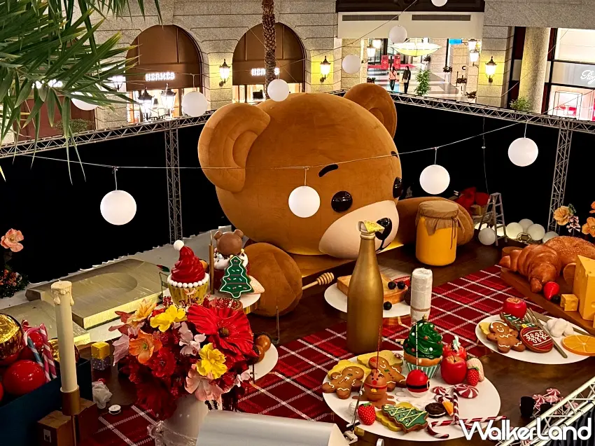 ▲台北信義貴婦百貨推出一層樓高熊熊聖誕佈置 免費參觀成熱門拍照點