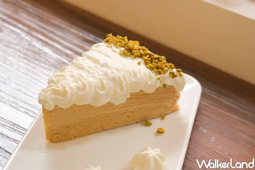 ▲焦糖杏仁千層是入門必吃款，店家不定期推薄皮版。（攝影：張人尹）