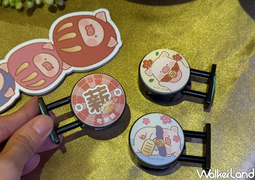 ▲金子半之助、LULU豬聯名首波推出的「LULU豬幸運燈」,融合鳳尾蝦元素與「吃貨營業中」、「吃飽飽躺著賺」等可愛語彙。(攝影:鄭雅之)