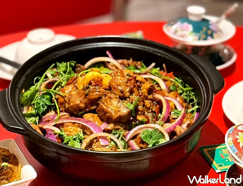 ▲招牌港式麻辣雞煲，以港式乾炒麻辣為核心，再用蒜頭、洋葱與辣醬層層爆香；講究「香麻重、辣度穩」是梁香好的靈魂鍋底