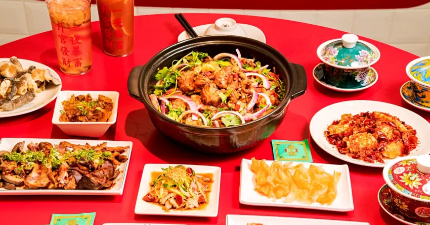 正宗港式麻辣雞煲「梁香好」新開店！椰子雞湯 沙嗲鴛鴦鍋 避風塘小食，搶攻台北美食必吃清單。