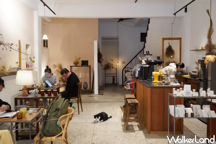 ▲半寓咖啡空間舒適有質感。（攝影：楊婷雅）