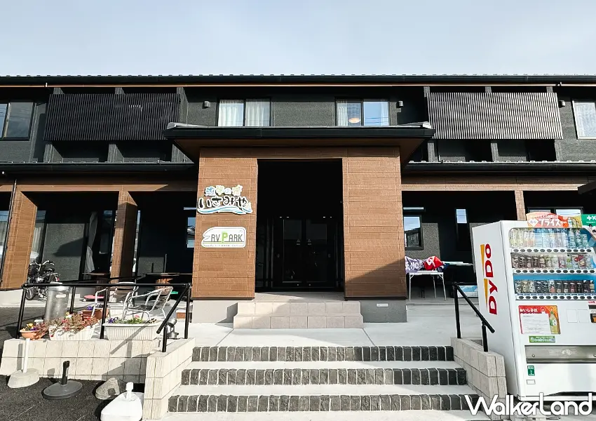 ▲日本東北自由行推薦！松川浦浜燒 × 遊学の宿いさみや 海鮮炭烤、超嗨氛圍別錯過，比目魚炭烤超香。