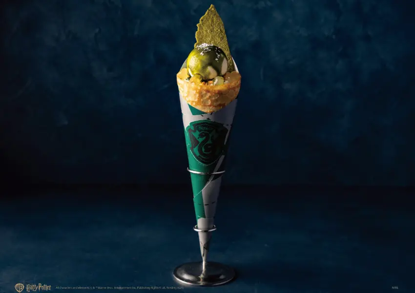 ▲象徵高貴、野心和聰慧的史萊哲林,以綠茶和佛手柑果醬的可麗餅呈現。