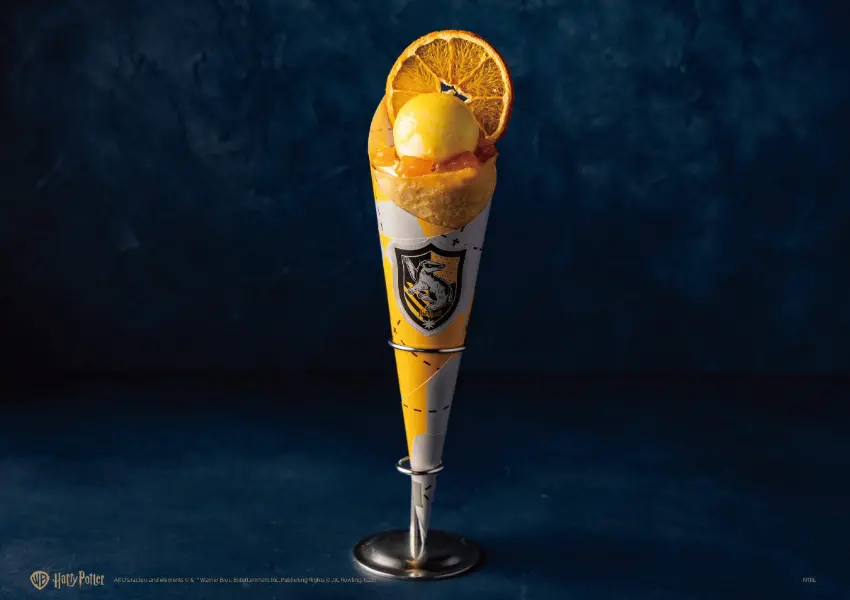 ▲代表勤奮、謙遜和忠誠的赫夫帕夫,以柳橙和蘋果肉桂香氣的可麗餅呈現。