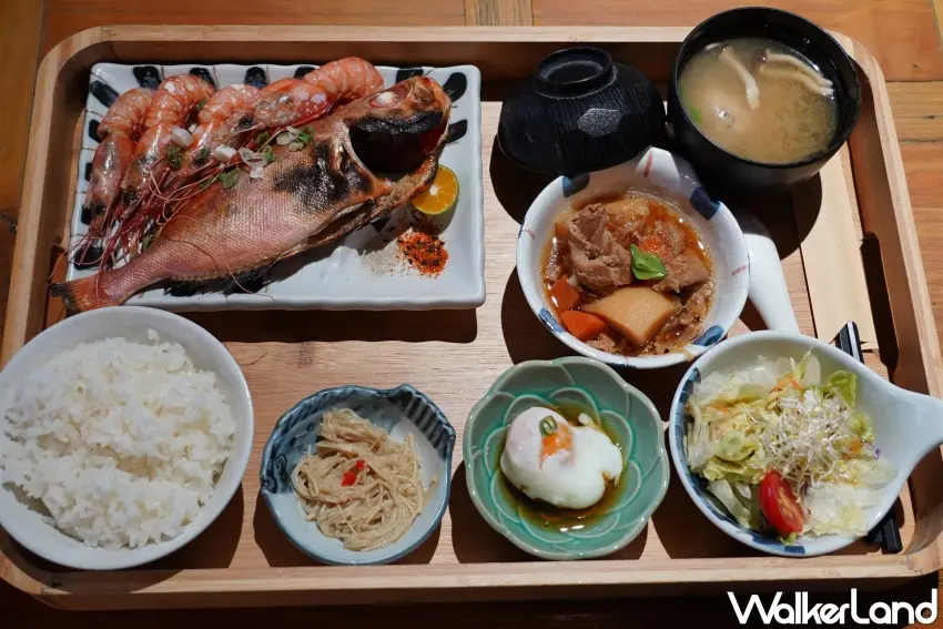 ▲鹽烤鮮魚定食為「里海咖啡」主打料理之一。（攝影：楊婷雅）