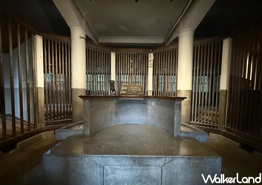 ▲▲大稻埕百年古蹟臺灣新文化運動紀念館,完整保存日治時期扇形拘留室、中央監視台。(攝影:鄭亦庭)