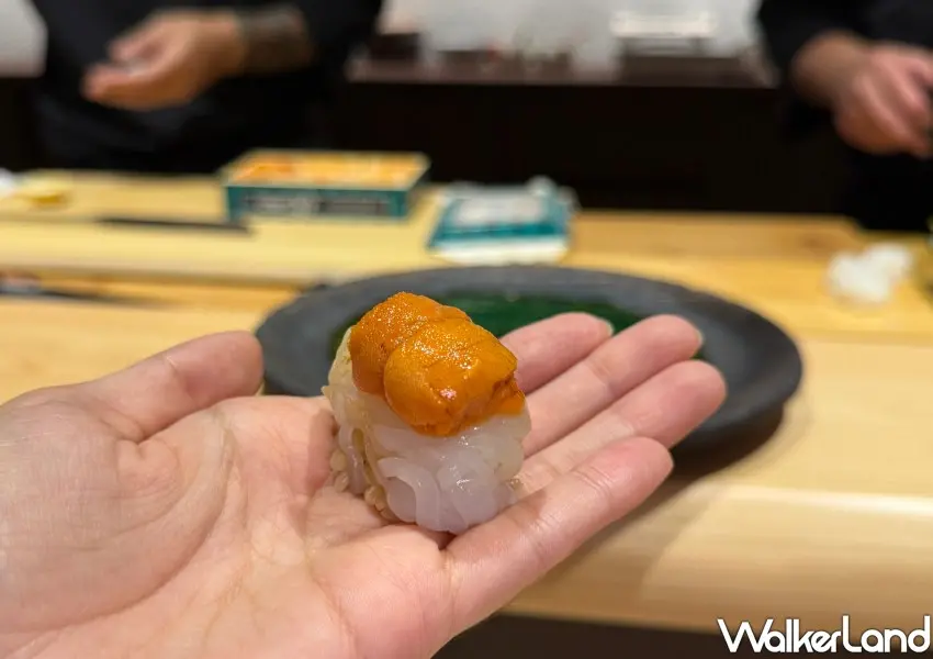 ▲鮨冶吉握壽司巧妙運將不同食材堆疊,碰撞出火花。(攝影:編輯 鄭雅之)