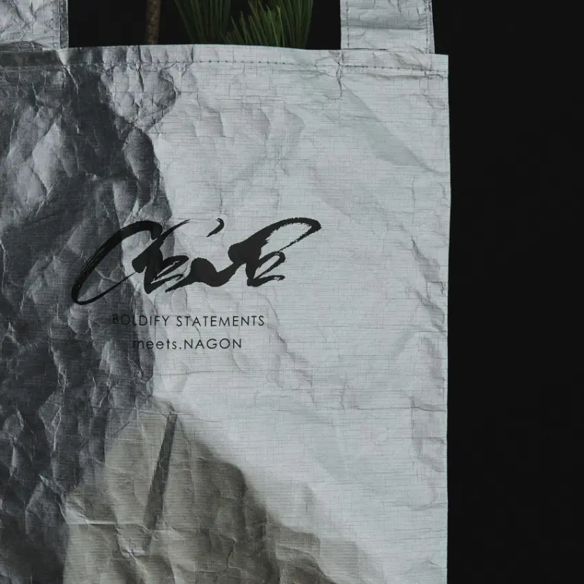 ▲購滿12,000日圓即可獲得福岡限定贈品「附戒圍測量功能的不鏽鋼鏡面吊飾」。