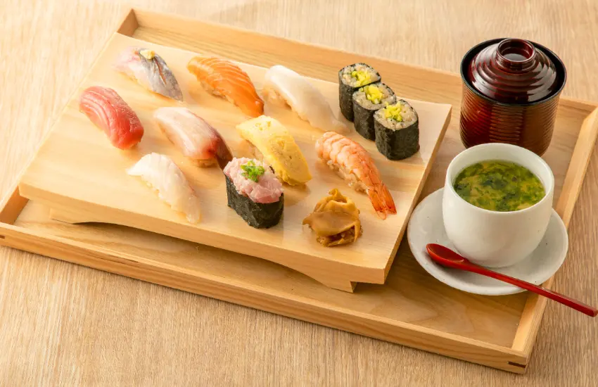 ▲中午也會營業,更推出了多款超值午餐。