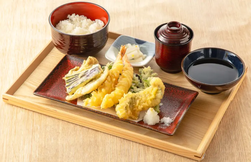 ▲天婦羅套餐能大大滿足中午商務人士填飽肚子。