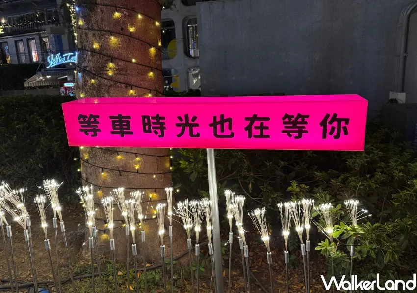 ▲中山站到雙連站之間,沿途皆有各種聖誕燈飾佈置。(攝影:編輯 鄭雅之)