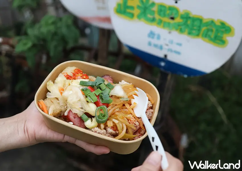 ▲桃園美食小吃推薦!正光照相館 大腸包小腸專賣店,復古照相館竟賣香腸成爆紅打卡點。