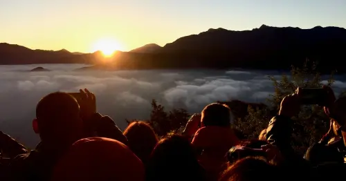 直擊全台最高祝山車站！2026阿里山跨年日出列車搶票指南、觀日全攻略。