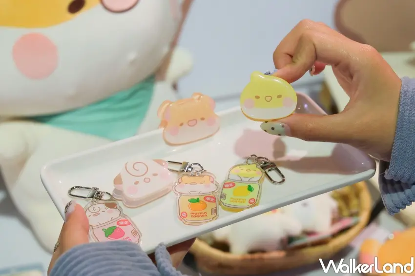 ▲瑪芬角落點心精靈助陣，萌系吊飾療癒粉絲。（攝影：張人尹）