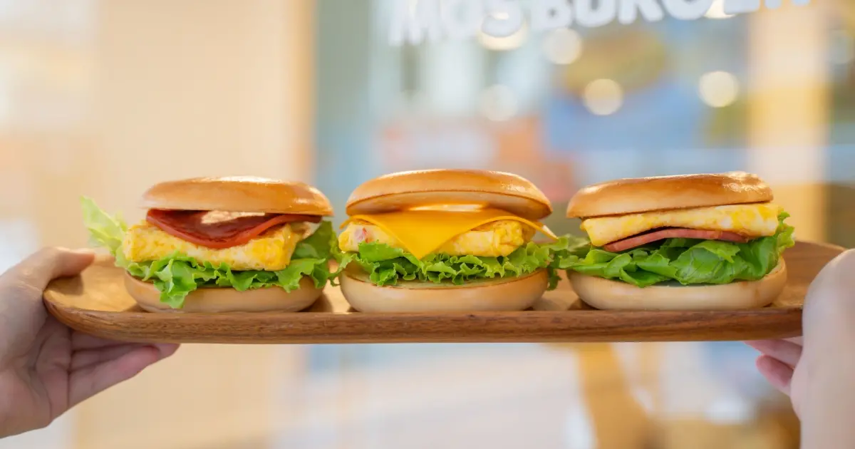 摩斯早餐貝果堡！摩斯貝果堡 刈包櫻桃鴨早餐開吃，新品月亮薯條速食控必吃。