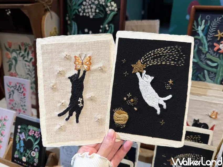 ▲2025台北插畫藝術節必買貓咪周邊,貓咪刺繡明信片。(攝影:鄭亦庭)