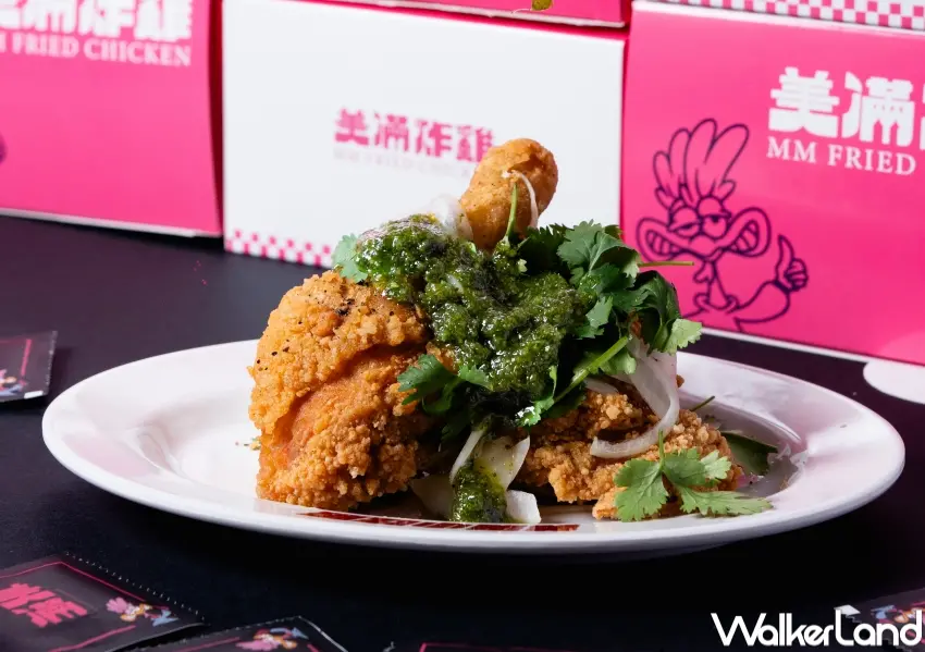 ▲台南本店人氣香菜炸雞亮相,獨家翠綠醬汁挑戰北部雞迷味蕾。