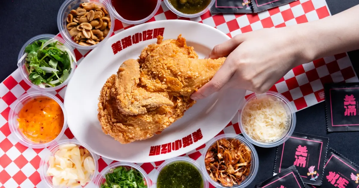 桃園人香菜炸雞開吃！台南美滿炸雞插旗桃園A8，雙重香菜醬炸雞必吃。