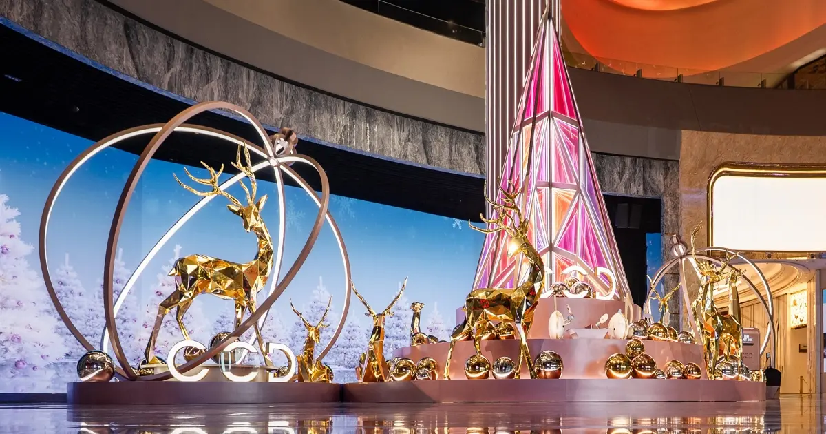 澳門跨年打卡新地標！新濠天地濠夢聖誕頌，粉金聖誕樹與親子互動體驗大公開。