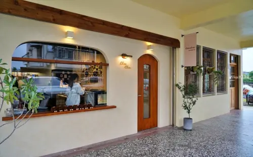 Chou Chou 迷你可麗露專賣店-洛伊咖啡