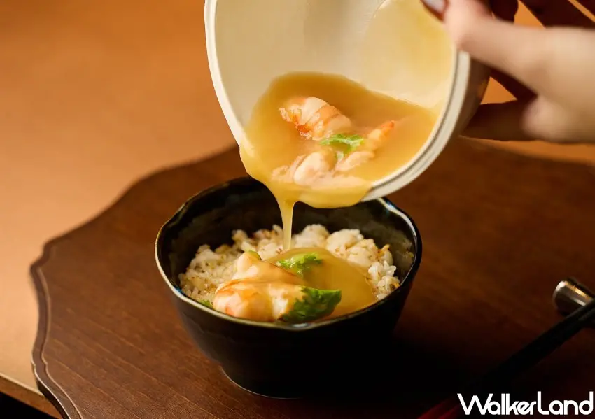 ▲壓軸登場的蒜味炒飯與蝦皇撈汁。