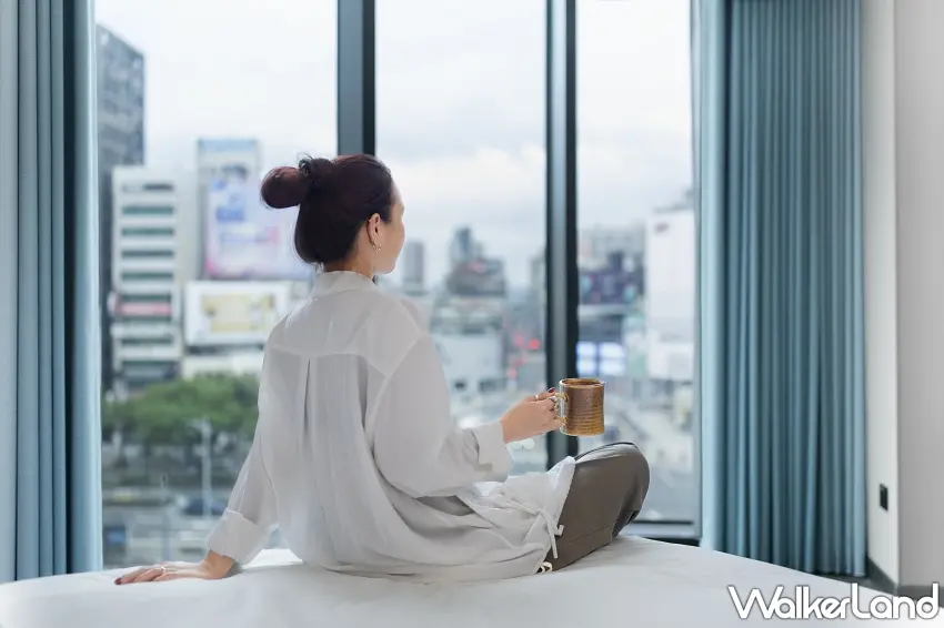 ▲套房包含雙人房、雙床房與四人房,皆保留城市窗景並強調空氣、聲音與光線的精準掌控