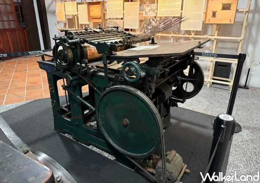 ▲2025城西生活節!萬華免費展覽剝皮寮歷史街區中,展出各種印刷機。(攝影:鄭亦庭)