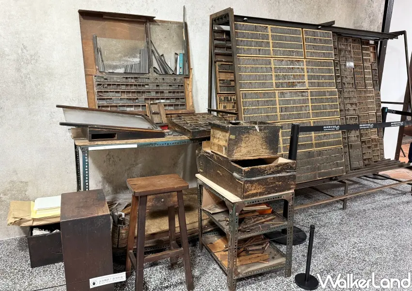 ▲萬華免費展覽剝皮寮歷史街區展出各種印刷機、活版舊式鉛字。(攝影:鄭亦庭)
