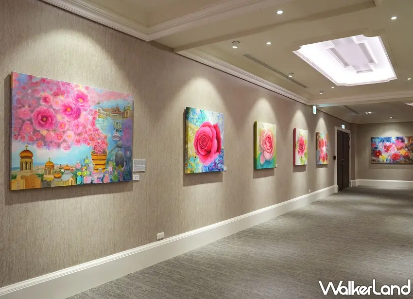 ▲穹頂大廳三樓展出藝術家陳秋玉「集象主義」畫展,以鮮豔色彩與細膩筆觸,引領觀者進入充滿想像的藝術世界