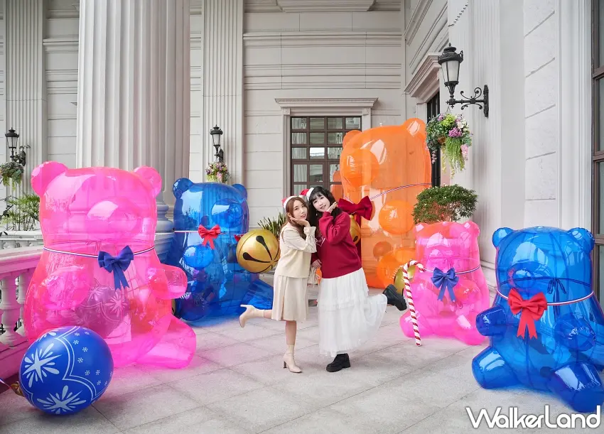 ▲園區內的巨型軟糖熊換上俏皮的聖誕限定裝扮,繽紛可愛的造型成為今年冬季最受歡迎的打卡熱點