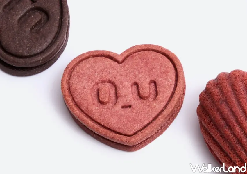 ▲open it. XKurt Wu聯名甜點,厭世愛心造型「草莓雲朵夾心、黑巧雲朵夾心」。