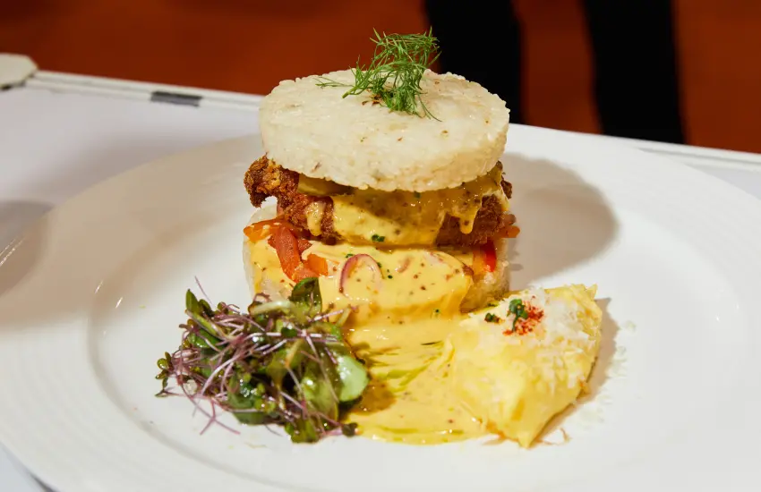 ▲比目魚米漢堡佐祕魯塔塔醬與蒔蘿油