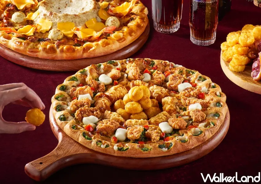 ▲必勝客「聖誕花圈黃金雞比薩」睽違四年重磅回歸,獨特造型讓IG打卡潮再起。