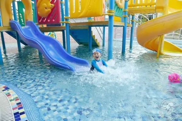 ▲宜蘭溫礁溪泉飯店推薦:中冠礁溪大飯店,有SPA、烤箱蒸氣室等超過50項設施,還有5層樓高旋轉溫泉滑水道,泡溫泉也能玩水。