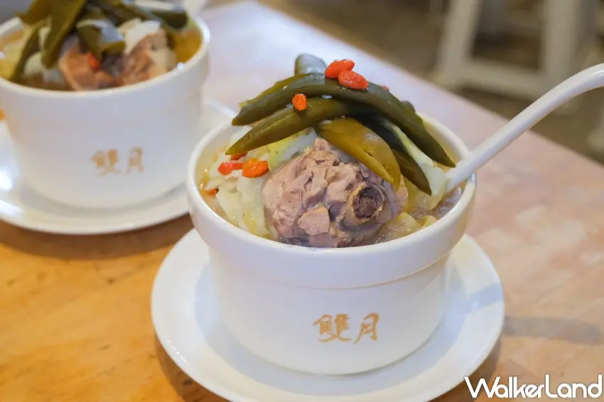 ▲台酒X雙月推出冬季限定「甕藏紹興剝皮辣椒雞」,嚴選紹興酒香氣十足,溫暖粉絲的胃(攝影:張人尹)。