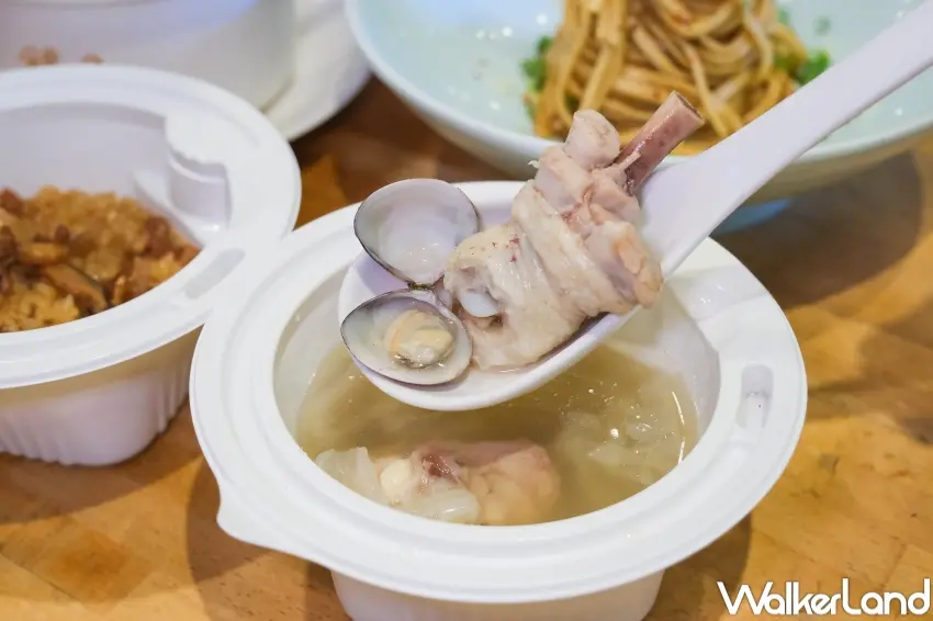 ▲雙月與全家便利商店聯名,將蛤蜊燉雞腿湯等經典熟食復刻,讓粉絲隨時享用家的味道(攝影:張人尹)。