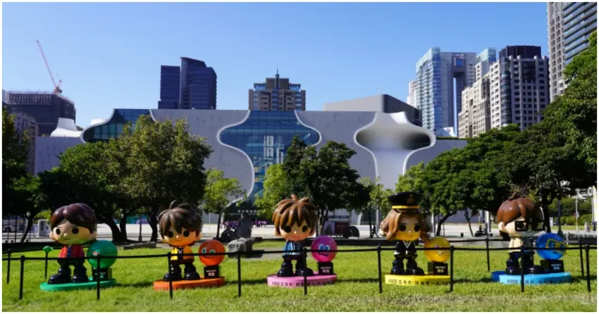 五月天攻佔台中景點！回到那一天巡演期間限定裝置就在台中公園和歌劇院，引發五迷搶拍打卡。