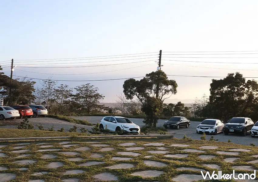 ▲桃園景觀咖啡廳推薦!見山景觀咖啡餐廳 270度百萬夜景、低消只要100,打卡再送薯條雞塊。