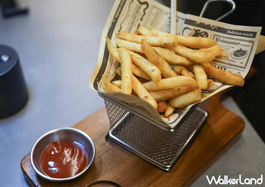 ▲桃園景觀咖啡廳推薦！見山景觀咖啡餐廳 270度百萬夜景、低消只要100，打卡再送薯條雞塊。